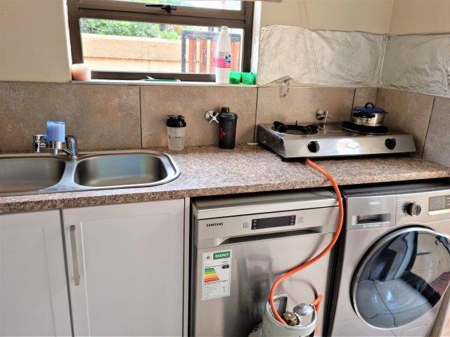 To Let 4 Bedroom Property for Rent in Melodie North West